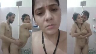 Hot Desi Porn Bhabhi Ji Devar Bathroom