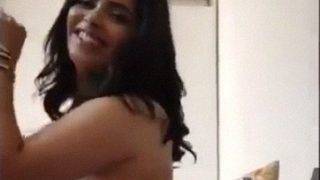 Ohh la indian sexy shaking boobs